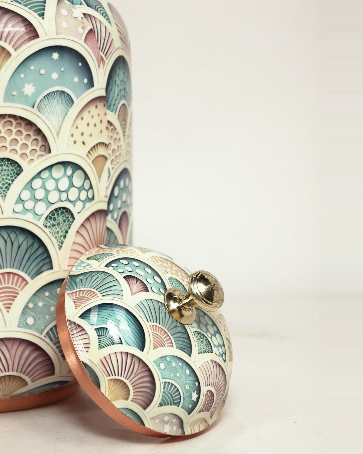 Roots Scallop Print Copper Water Dispenser - lid open